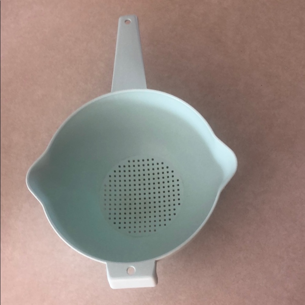 Tupperware Strainer 9.5” Aqua